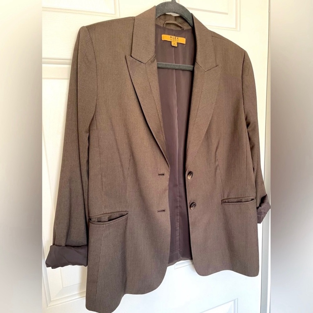 Alex Marie Blazer. Women’s size 14. Very Sharp/ Attractive Blazer